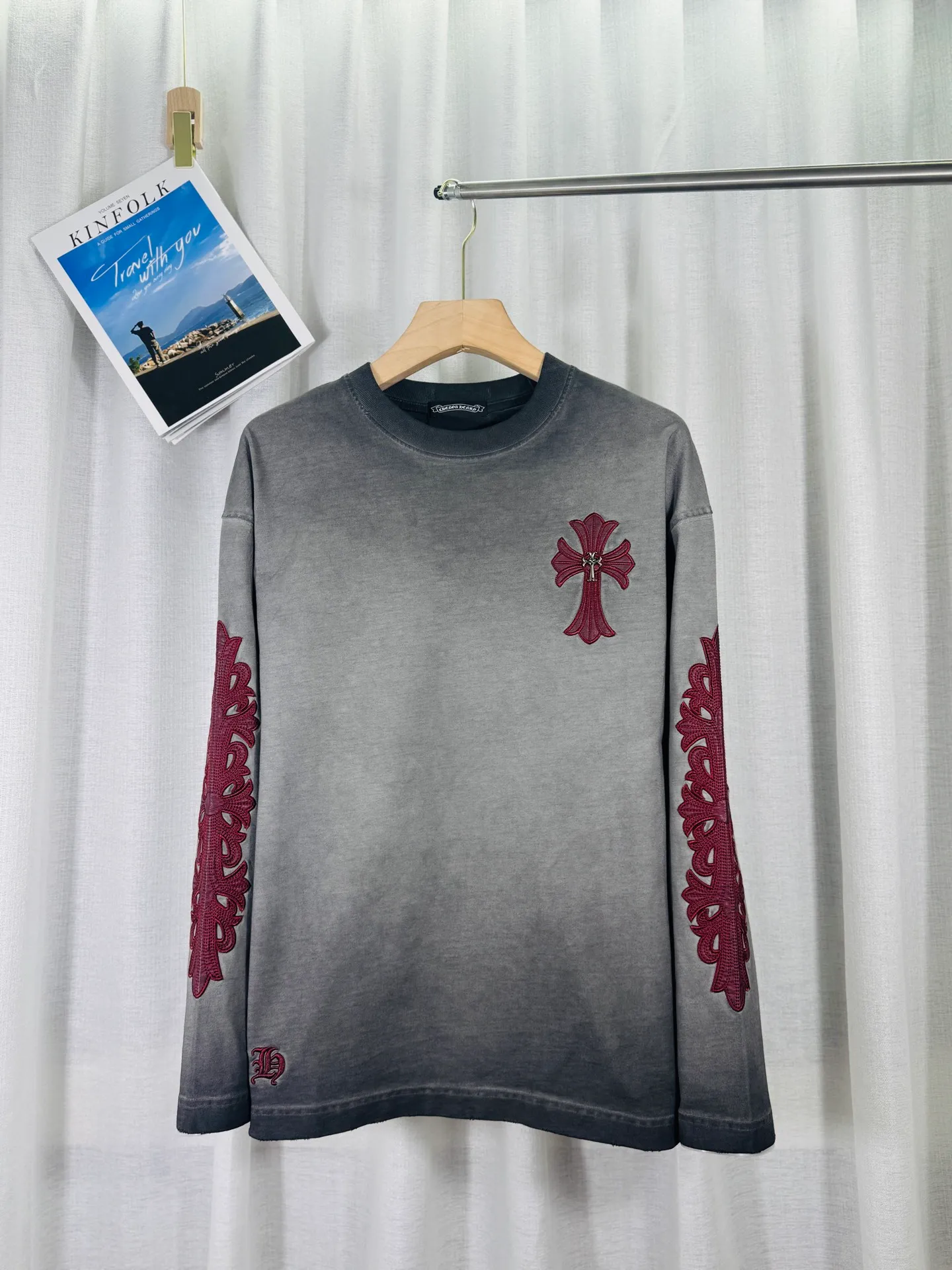 P260 ch high version Chrome Hearts 2025 new autumn and winter cross patch washed spray horse slip leather long-sleeved T-shirt, fabric: 26 double yarns, 320 grams weight, Angora red thread weaving, heavy wash water ➕ fried color + spray horse slip printing process: patch embroidery, secondary color spray horse slip process Color: charcoal gray Size: S M L XL Style number: 5176